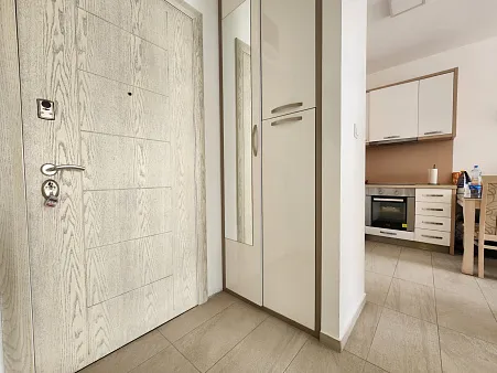 2-Zimmer-Wohnung, 46 m² in Bečići mit Meerblick